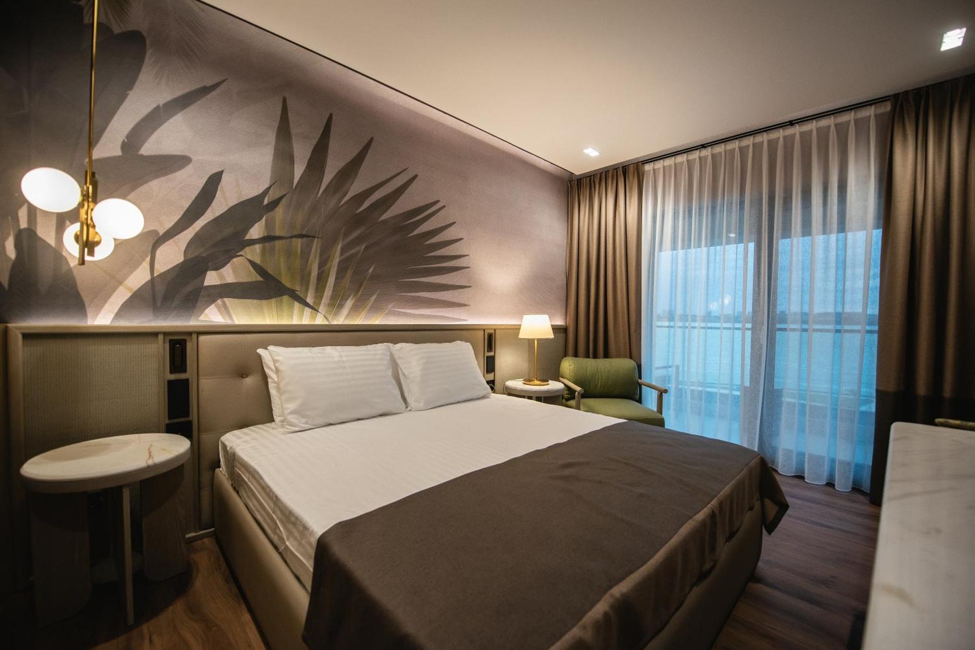 Belinda Hotel Mamaia Adults Only Exterior photo