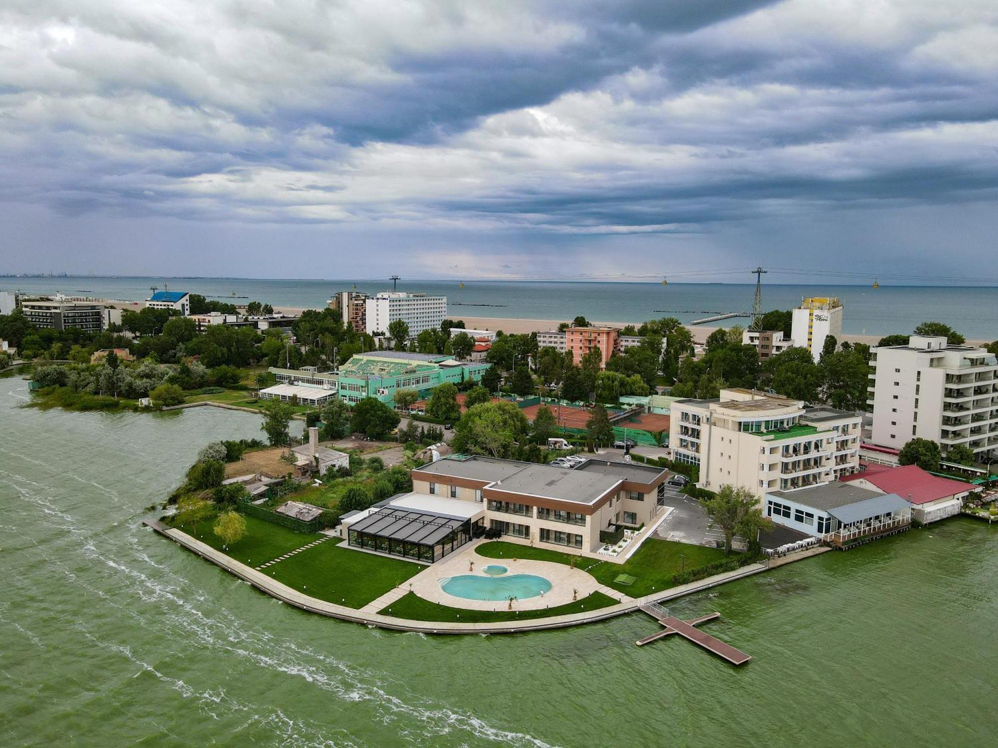 Belinda Hotel Mamaia Adults Only Exterior photo